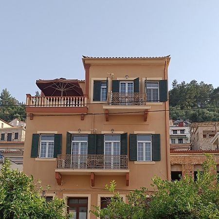 Amfitrion City Gythio Bagian luar foto